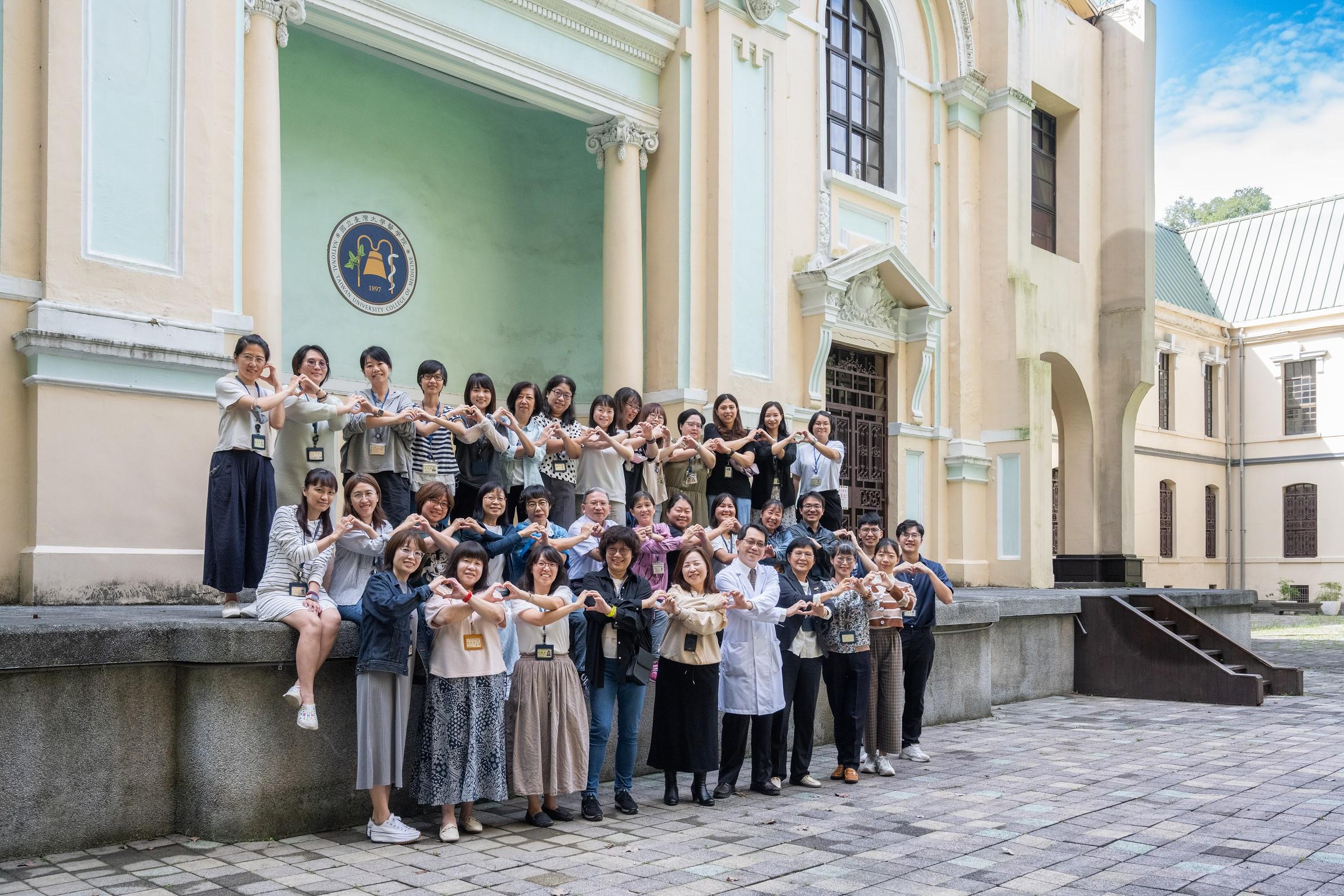 [另開新視窗]2025年醫事室大合照