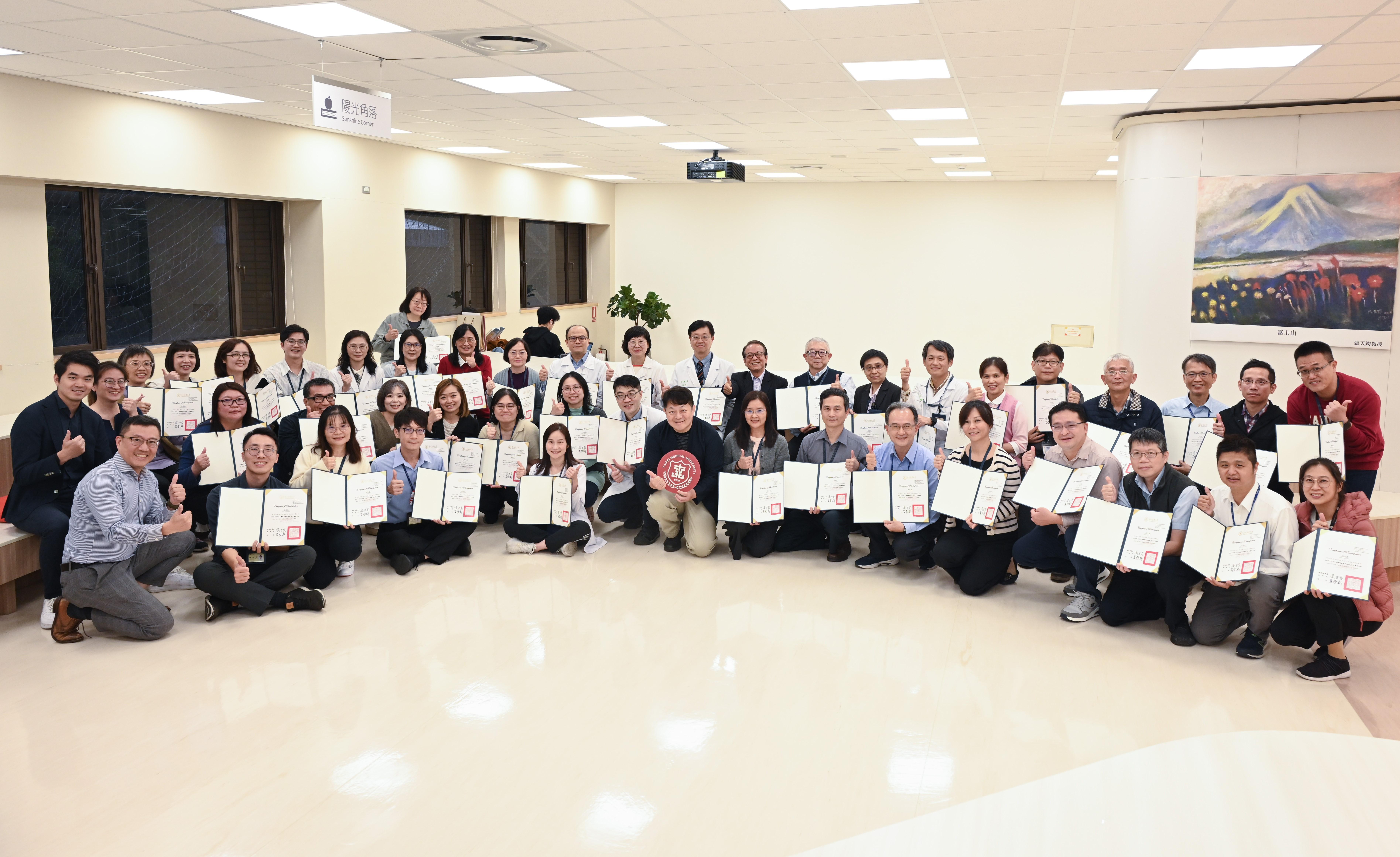 [另開新視窗]狂賀！本院永續力再升級：40位ESG永續規劃師正式掛牌上路！
攜手邁向永續醫療新里程碑