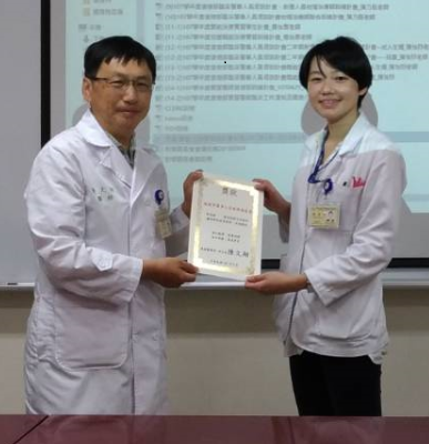 右為陳貞佑語言治療師