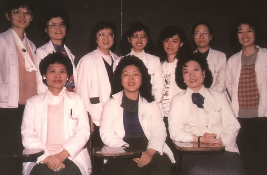 １９８７年底物理治療同仁與黃麗麗教授合影