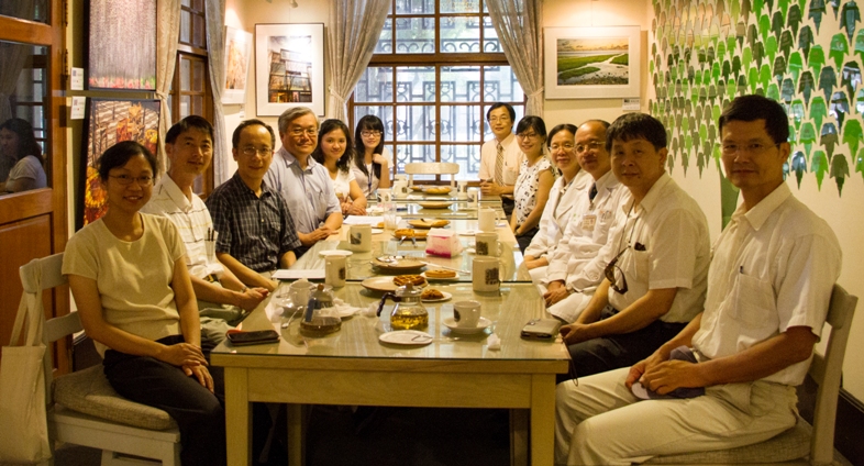圖片為環境醫學中心成員的合照