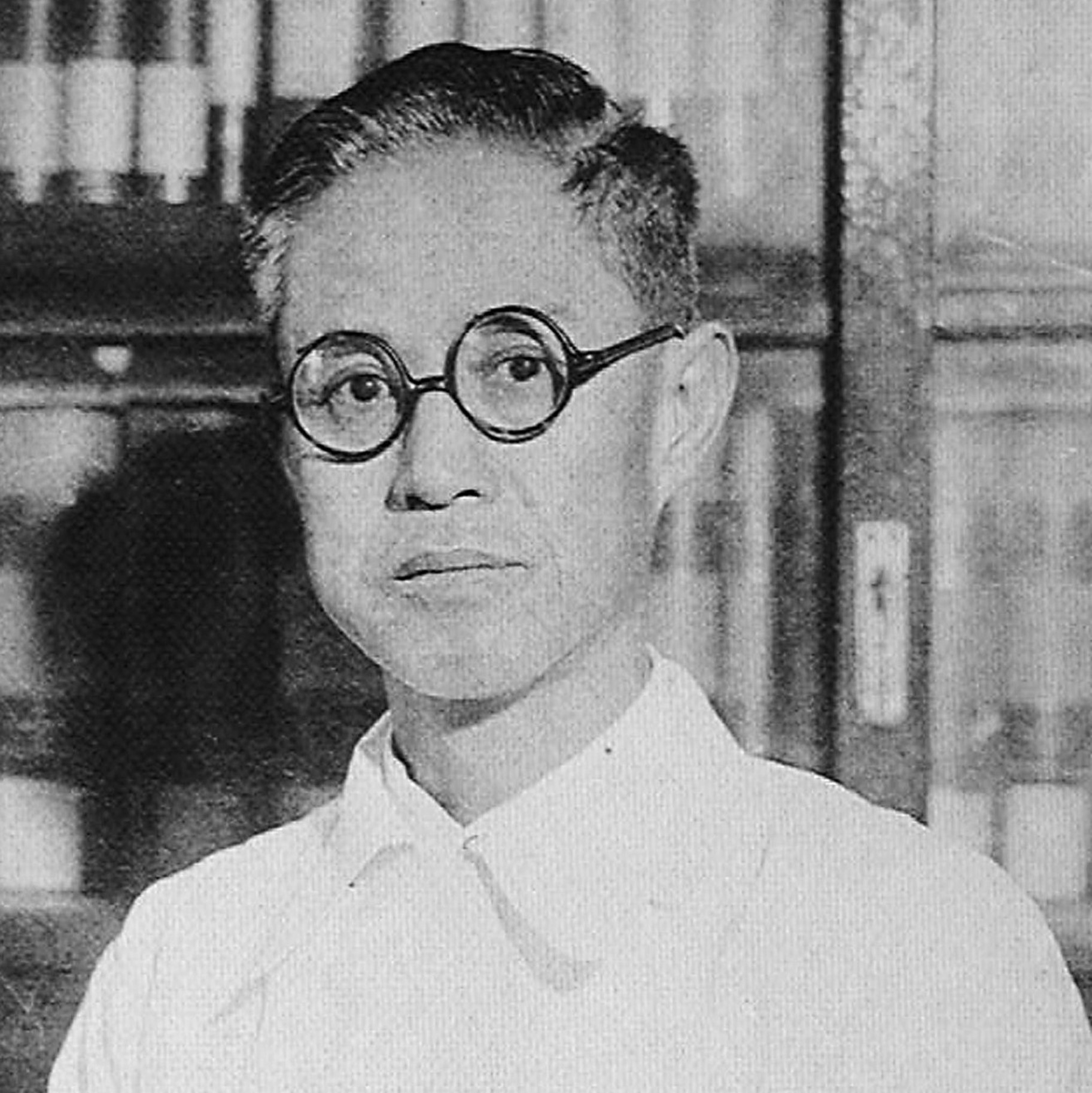 （姓名）院長肖像