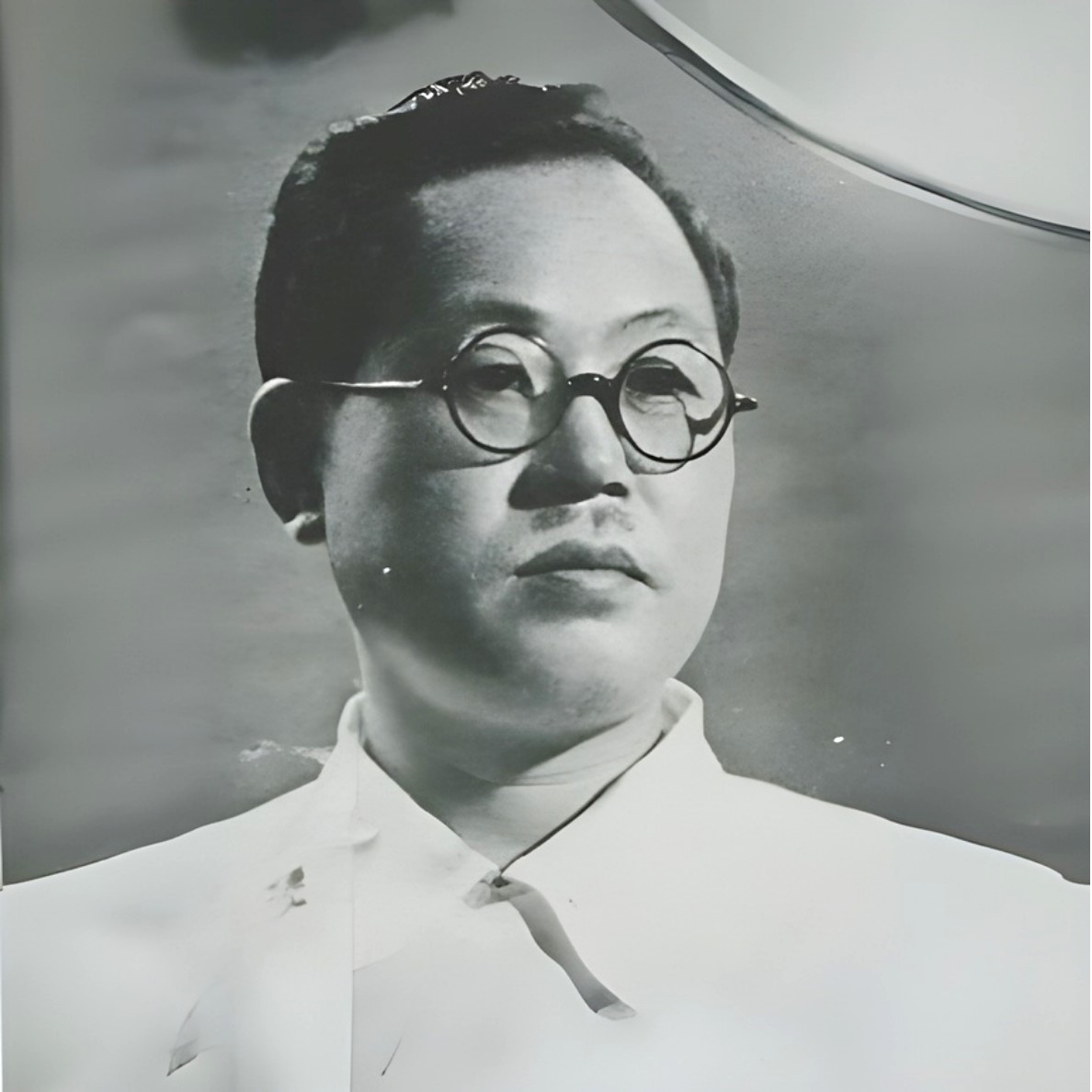 （姓名）院長肖像